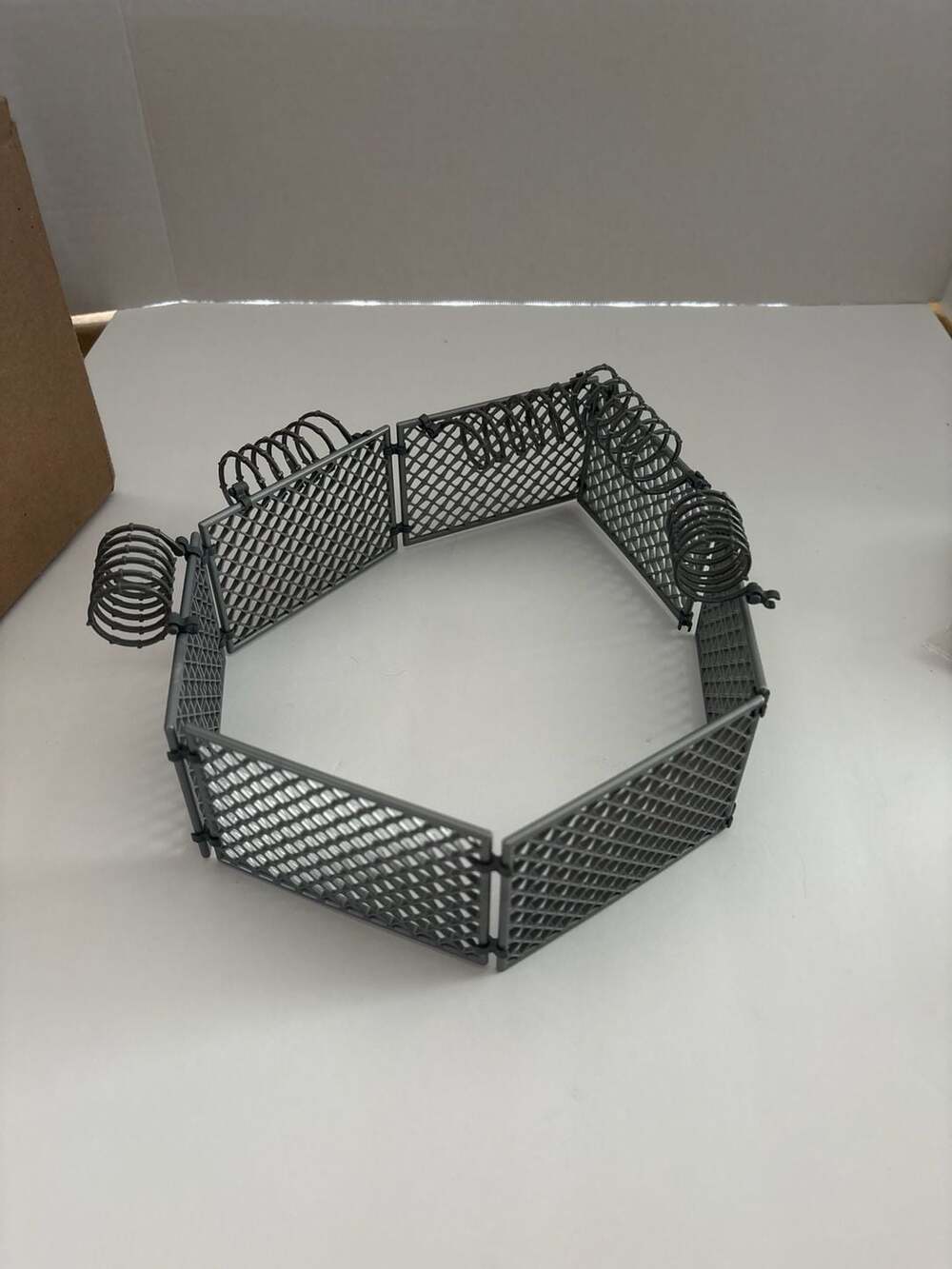 Marumine MOC Military Fence Toy Set with Barbed Wire and Wire Mesh Panels